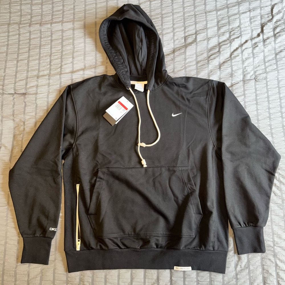 NWT
Nike Standard Issue Dri-FIT Black Hoodie & Joggers Set, Premium Sweat Suit
